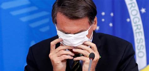 A cena ocorreu em guaratinguetá (sp), após participação do presidente na cerimônia de formatura de. Bolsonaro, triste figura na teleconferência do G-20 ...