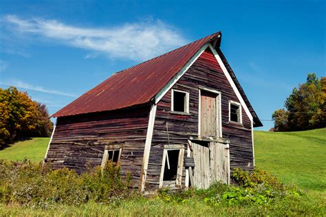 13 Pictures Of Old And Weathered Barns In Vermont