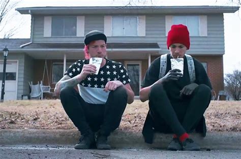 Twenty One Pilots Fly To No 1 On Pop Songs Chart With Stressed Out
