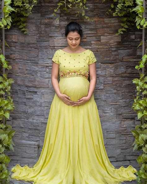 Of The Best Maternity Dresses And Gowns For A Photoshoot In