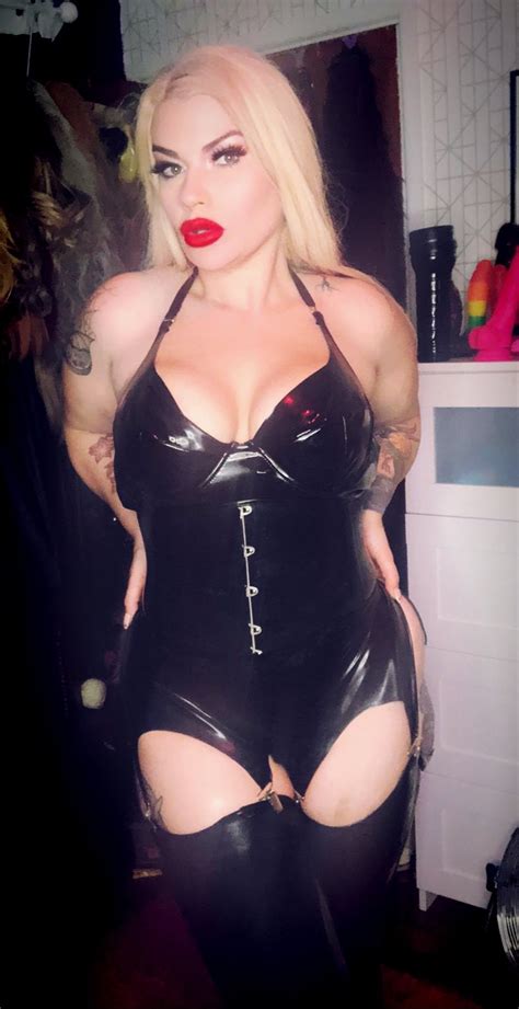 Miss Poison Candi ☠️ On Twitter Latex Session This Morning Very Slippery And Wet With This