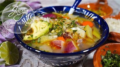 Los alimentos cocinados en el wok se pueden preparar de formas variadas. Caldo Ranchero Calientito Para el Frío - YouTube en 2020 ...
