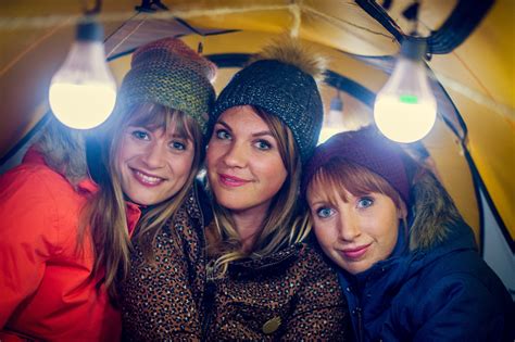 Update information for eva de roo ». Siska Schoeters, Linde Merckpoel & Eva De Roo presenteren ...