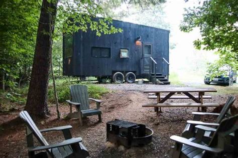 We know you've been dreaming. Getaway House DC Review: Glamping in a Tiny House Cabin ...