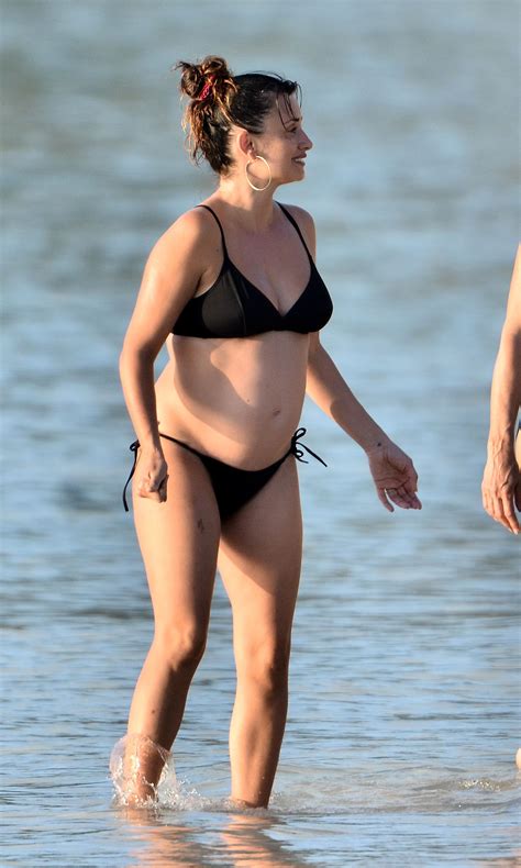 Penelope Cruz Bikini Beach Thong Bikini Spanish Actress Pregnant