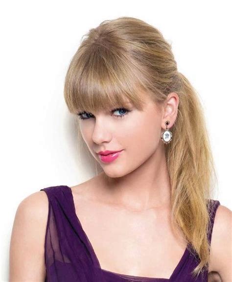 Taylor Swifts Straight Hairstyle With Blunt Bangs Popular Haircuts