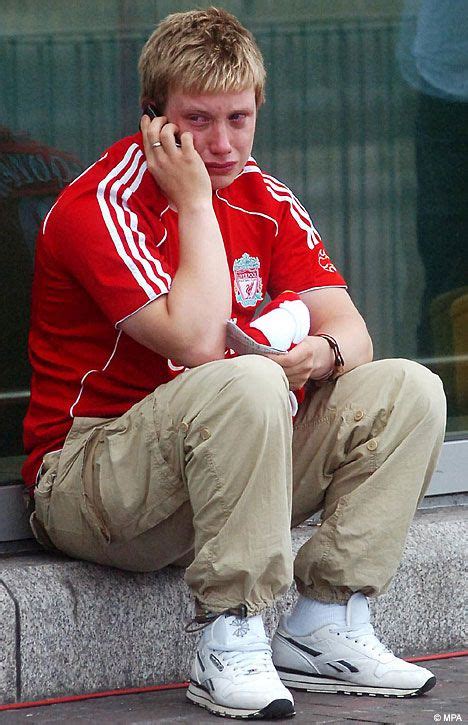 La jugada termina con un disparo alto de el united acude a anfield con las ideas claras, con bruno fernandes como capitán general y con. liverpool fan crying | Liverpool fans, Liverpool