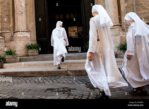 Nuns Habit Hi Res Stock Photography And Images Alamy