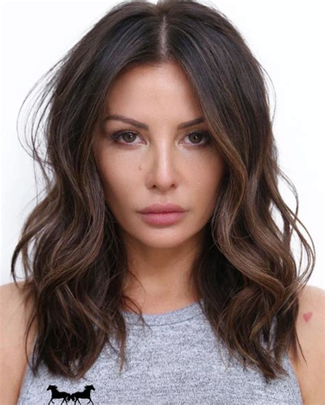 A good medium haircuts with highlights will also help highlight the strengths and correct flaws on the face. 17 Examples of Dark Brown Hair With Highlights to Bring to ...