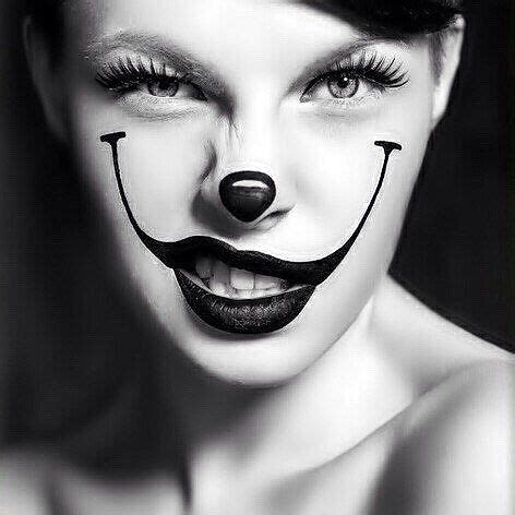 Juegos de pintar para chicas. Pin by eri on Visages, Portraits, regards... | Black and white face, Face, Halloween face makeup