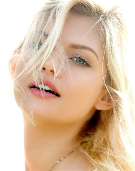 Model Martina Dimitrova Pinner George Pin Kadın Yüzü Sarışın Güzellik Sarışınlar