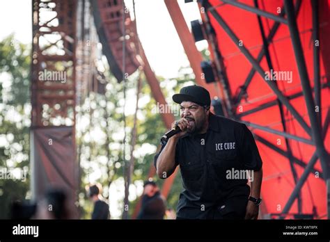 Ice Cube Rapper Hi Res Stock Photography And Images Alamy