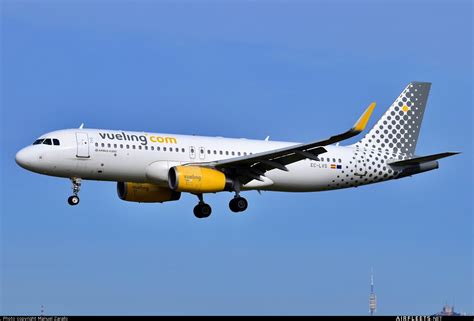 Vueling Airlines Airbus A320 Ec Lvs Photo 15365 Airfleets Aviation