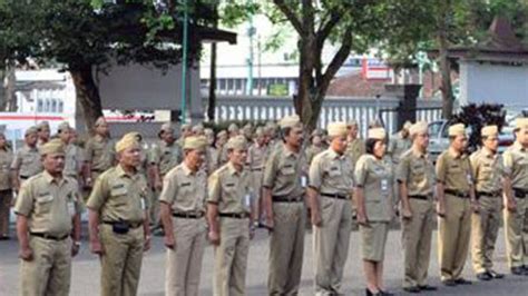 Gaji pns tahun 2019 sudah bisa dipastikan kenaikannya yakni sebesar 5%. Mantap, Gaji Pokok Tertinggi PNS Rp 14,3 Juta Mulai 2018 - Tribun Jateng