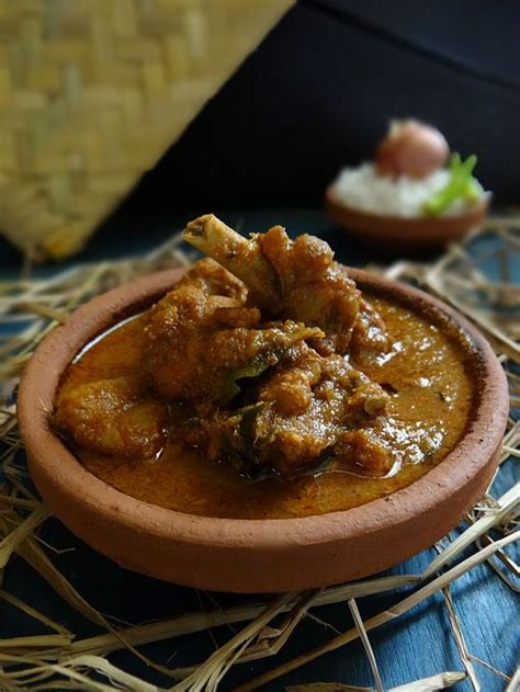 I already have a andhra style chicken curry recipe which i call my chicken iguru. Kodi Koora ~ Andhra Style Chicken Curry | Curry chicken ...
