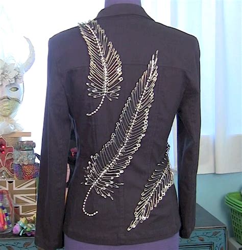 Diy Safety Pin Feathers Love The Look Diy Wearable