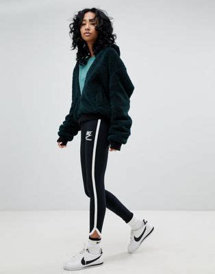If you wish to model for nike, there are several things that you need to know regarding the brand and its requirements. Nike | Nike Archive Leggings In Black With Piped Trim