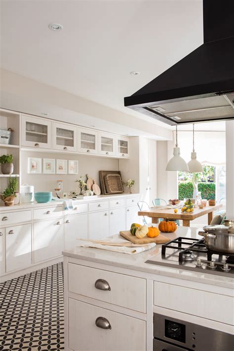 Tips para decorar cocinas modernas. Dale color a tu cocina blanca