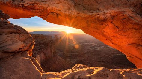 Canyonlands National Park Mesa Arch Backiee