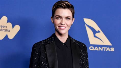 Ruby Rose Warner Bros Responds After Former Batwoman Actress Says Set