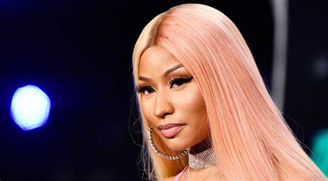 Maraj was walking on the road between raff avenue. Nicki Minaj Earns Her Second #1 on Billboard's Hot 100 ...