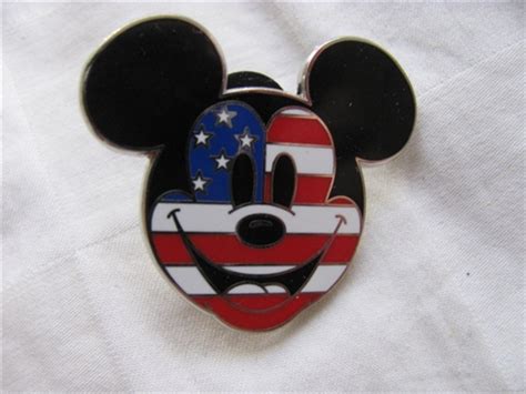 Disney Trading Pin 69213 Mickey Mouse American Flag
