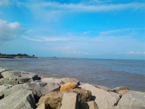 EXPLORE THE BEAUTIFUL BEACHES IN BRUNEI DARUSSALAM: Pantai Jerudong a sight seeing