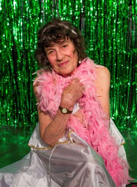 Lynn Ruth Miller Is The 81 Year Old Burlesque Dancer Defying Old Age