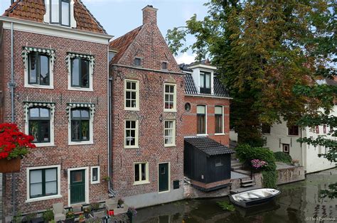 De stad is maar een half uur verwijderd van groningen. Groningen: Appingedam, Damsterdiep | One of the 'hanging ...