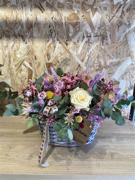 cesta amor de flor seca y preservado floristeria san carlos