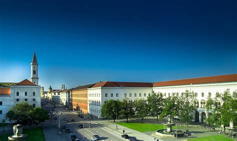 Tum and lmu are both large universities, with lmu hosting the larger number at 51,000. LMU Ludwig-Maximilians-Universität