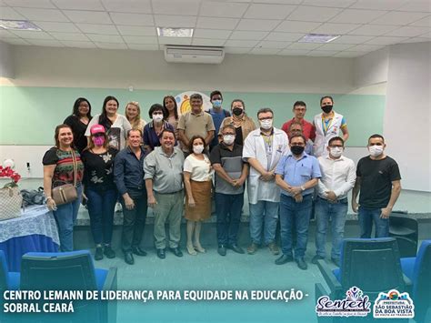 Ana é Uma Professora Que Está Participando De Uma Palestra