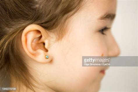 Getting Your Ears Pierced What To Expect Vlrengbr