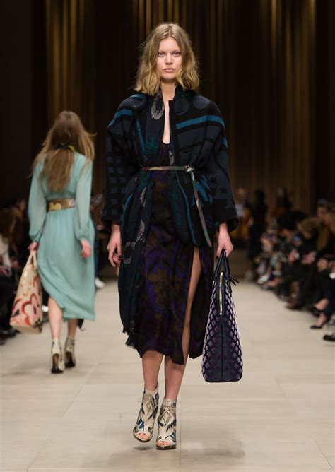 It is a permanent eyeshadow that retails for $29.00 and contains 0.06 oz. Burberry Prorsum AW14 Womenswear Runway Show
