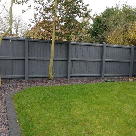 Grey fence with slate chip border around grass - Modern Design | Garden