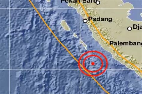 Gempa dengan magnitudo 5,7 mengguncang wilayah bengkulu dan sekitarnya pada kamis (7/1) menurut keterangan pers kepala pusat gempa dan tsunami badan meteorologi klimatologi dan. Bengkulu Diguncang Gempa 6,9 SR Dirasakan hingga Liwa Lampung
