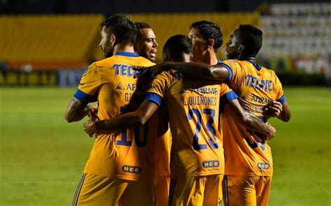 Canelo (toluca) es amonestado por el árbitro y se lleva la tarjeta amarilla. Tigres vs Toluca, repechaje Liga MX: resultado y resumen ...