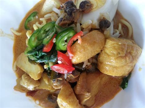Pada ketika itu pedagang cina yang ingin bereksperimentasi dengan rempah ratus yang dibawa oleh pedagang india. WanSHilaKLM: Resepi mee kari istimewa!★★