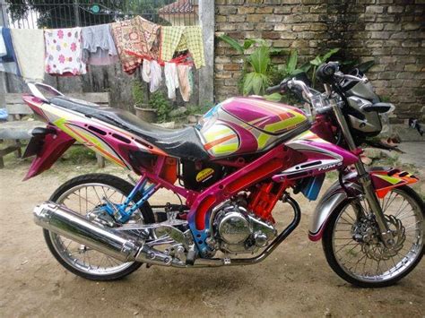 Seperti itulah gambar modifikasi vixion jari jari yang bisa saya sajikan untuk kalian semua, semoga dengan adanya gambar tersebut bisa memudahkan kalian dalam menentukan konsep seperti apa yang cocok untuk diaplikasikan kepada motor yang kalian. Cara Modifikasi New Vixion Velg Jari-Jari