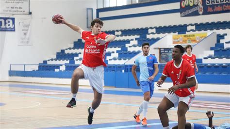 All information about benfica b (liga portugal 2) current squad with market values transfers rumours player stats fixtures news. Benfica B de Andebol vence Belenenses B na estreia ...