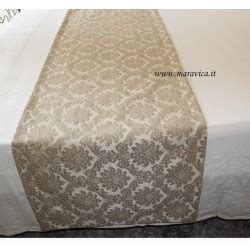 Perfetto per dare un tocco di raffinata eleganza alla camera da letto. runner da letto eleganti hotel