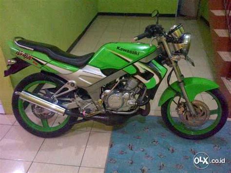 Dihitung dari rangka, body dan mesinnya motor kawasaki ninja r ini cukup ringan dengan berat 124,5kg, ditambah berat dari kapasitas tangki bahan bakar jika di isi sampai penuh mampu mencapai 10 liter. Ninja R 04 Hijau Siap Pkai Di Temanggung - Kawasaki Bekas ...