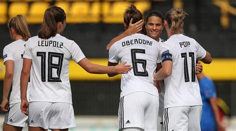 Frauenfußball testspiel deutschland vs belgien. 5:0 in Griechenland: DFB-Frauen feiern nächsten Sieg ...