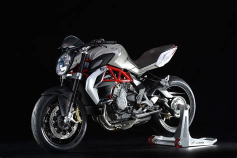 Amazingly enough, the mv brutale does not come equipped with a steering damper and it actually doesn't even need one. MV AGUSTA Brutale 800 specs - 2013, 2014 - autoevolution