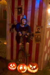 Decorate your home or party with creepy carnival decorations. 55+ Stunning Circus Halloween Decorations Ideas For Fun ...