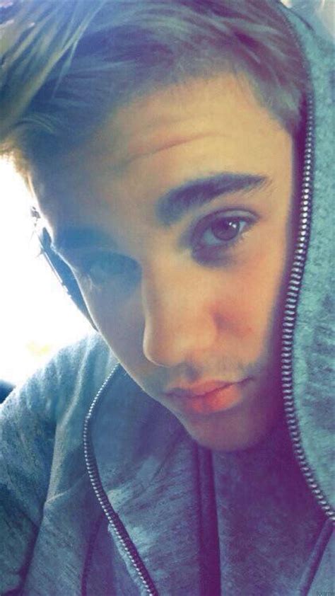 Justin bieber has strict rules for fans who want photos. bieber, grey, hoodie, justin, selfie, snapchat - image ...