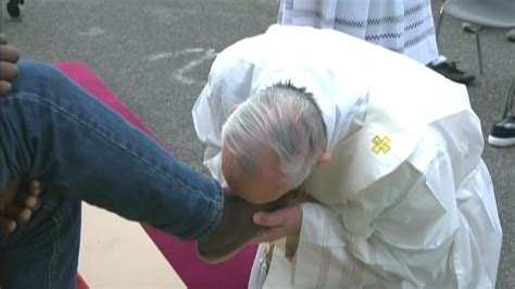 Holy Week Pope Francis Washes Feet Of Immigrants Fox News Video