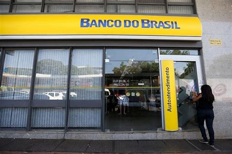 Em agosto de 2020, o jornal estadão divulgou uma notícia informando que o banco do brasil irá publicar no terceiro trimestre o edital de concurso para provimento de 120 vagas na área de ti. Concurso Banco do Brasil 2021: edital pode sair este mês - TNH1
