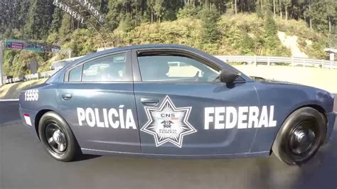 Policía Federal Evita Accidente En Carretera México