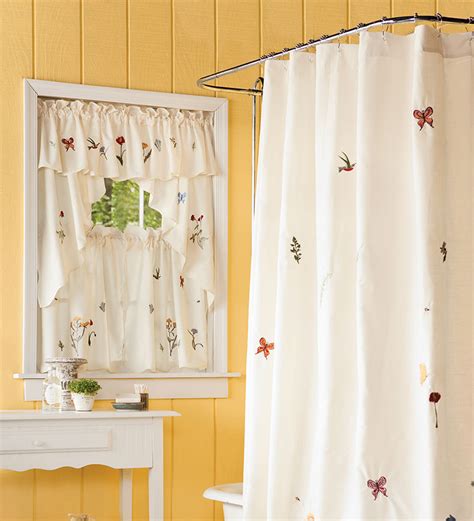 They not only take care of your solitude but also beautify your powder room or bathroom. 10 Attractive Bathroom Window Curtain Ideas - The ArchDigest